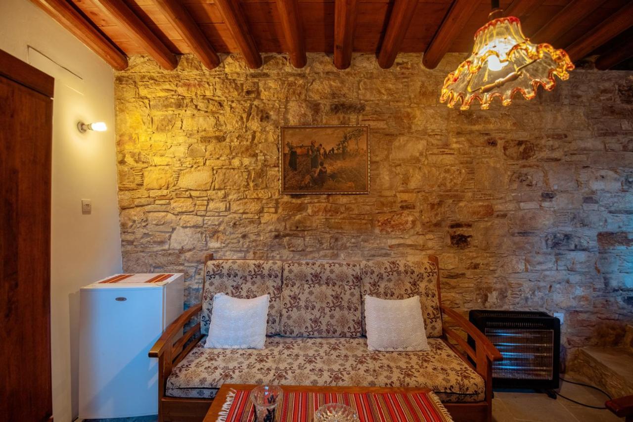 Constantias Stone Houses Лофу Екстериор снимка