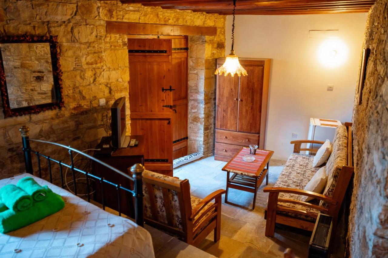 Constantias Stone Houses Лофу Екстериор снимка