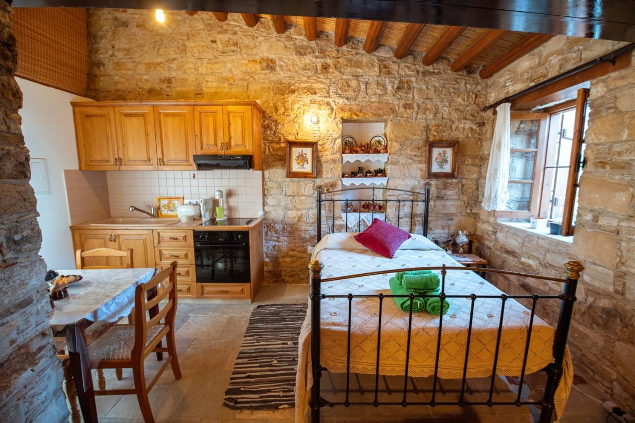 Constantias Stone Houses Лофу Екстериор снимка