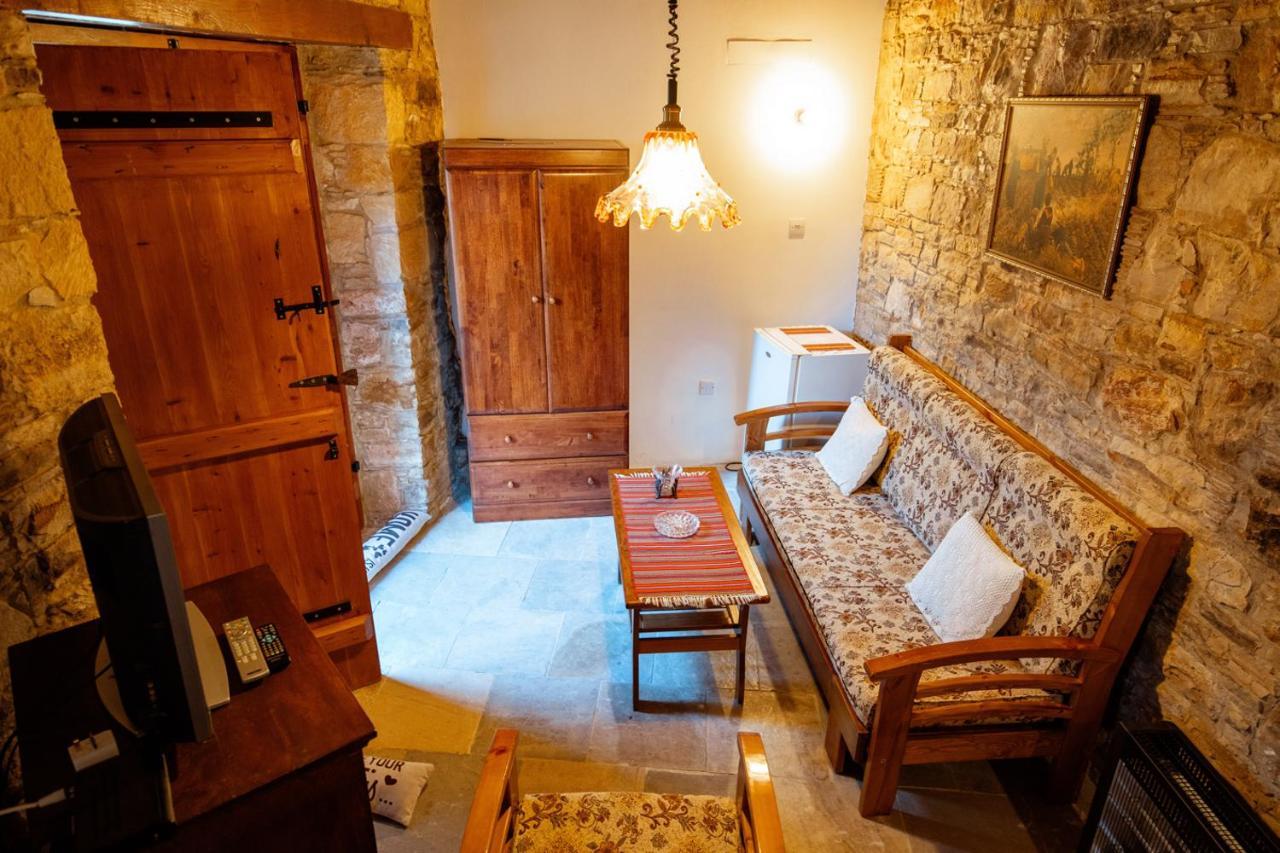 Constantias Stone Houses Лофу Екстериор снимка