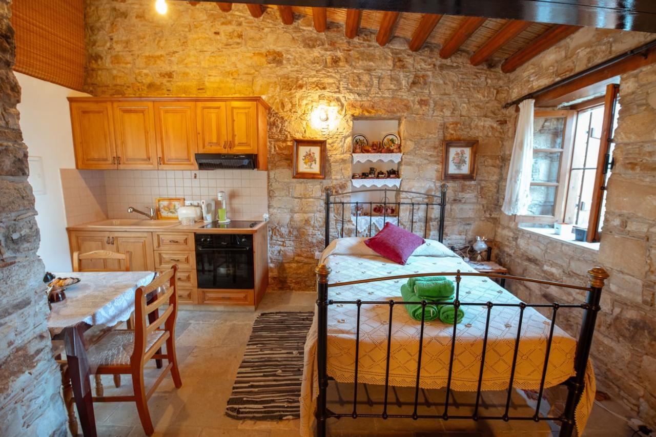 Constantias Stone Houses Лофу Екстериор снимка