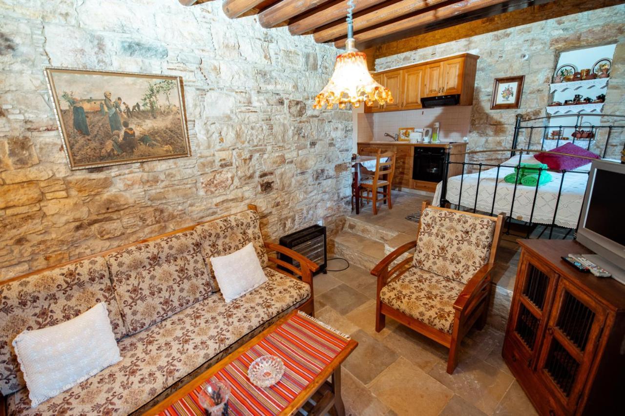 Constantias Stone Houses Лофу Екстериор снимка